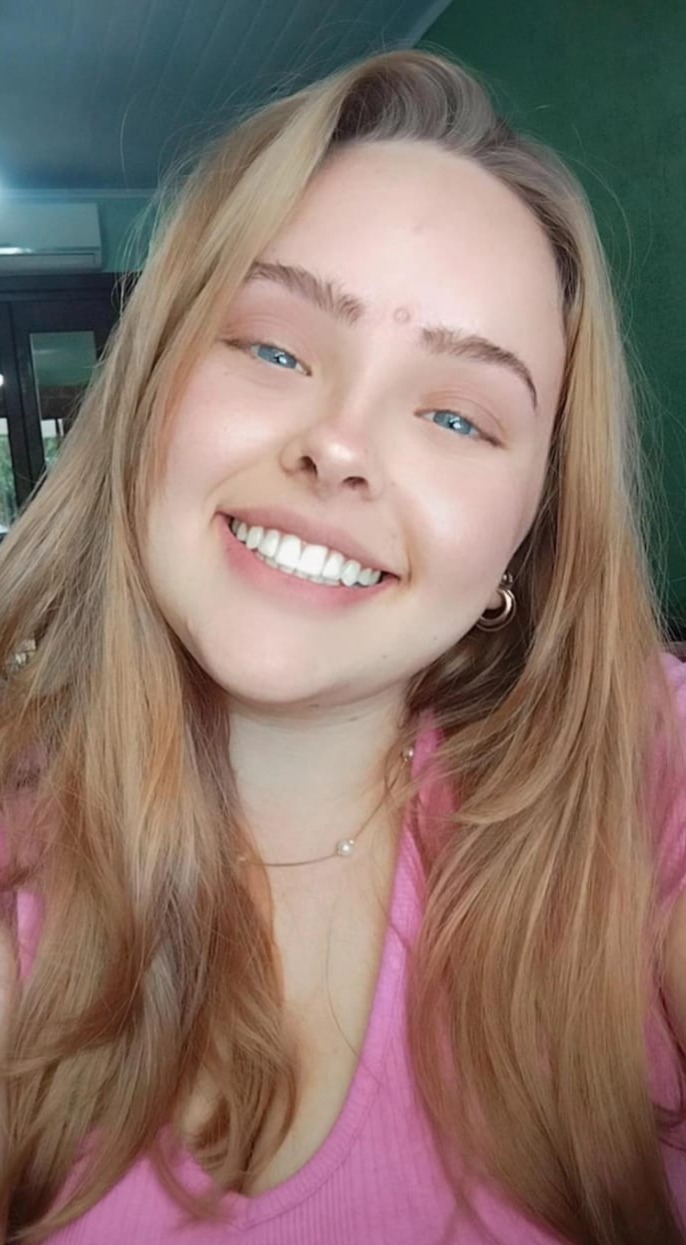 Caroline Clossi - Desenvolvedora Frontend